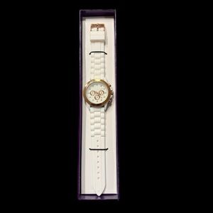 Women’s Quartz Fashion Wristwatch, Round Face with White Silicone Band - NIB